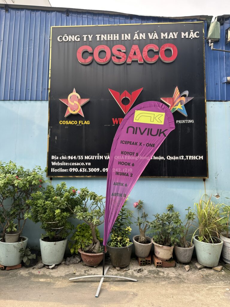 cờ giọt nước vải polyester in tại COSACO